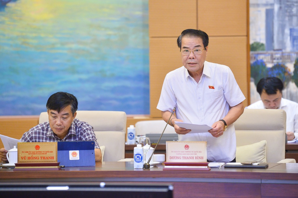 Băn khoăn việc giá xăng giảm nhưng hàng thiết yếu vẫn... neo cao - 1 Băn khoăn việc giá xăng giảm nhưng hàng thiết yếu vẫn... neo cao - 1