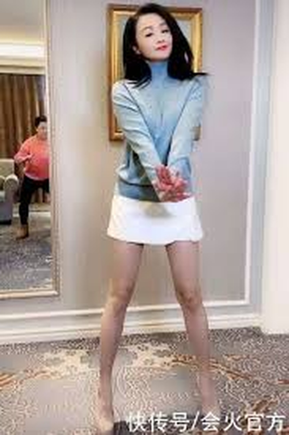 Tào Dĩnh của Quan huyện 9 tuổi: Nhan sắc khác lạ, livestream bán hàng - 17