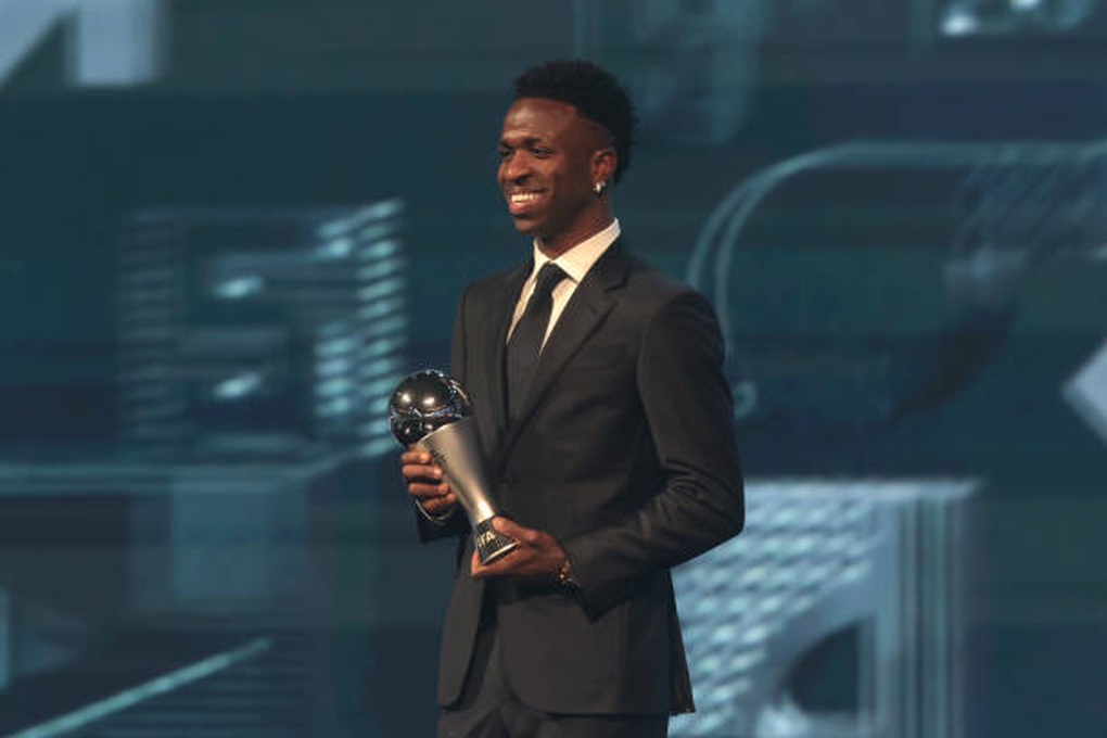 Vinicius đáp trả những chỉ trích sau khi nhận giải The Best của FIFA - 2