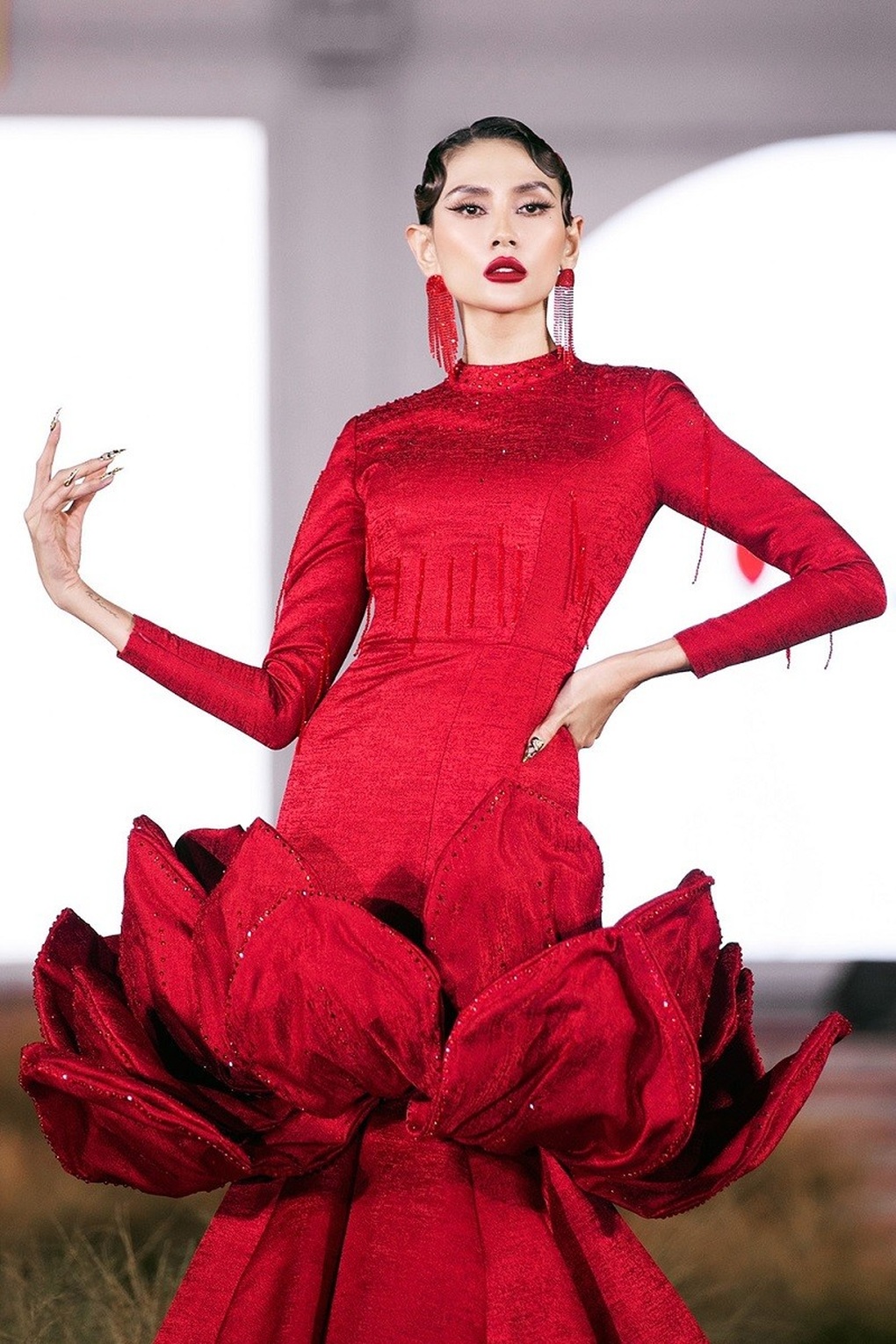 Hoa hậu Tiểu Vy, hoa hậu Bảo Ngọc nổi bật trên sàn diễn thời trang - 6 Hoa hậu Tiểu Vy, hoa hậu Bảo Ngọc nổi bật trên sàn diễn thời trang - 6