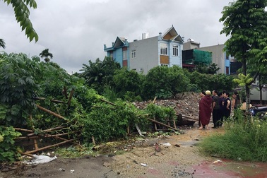 Dân bất bình vì chính quyền thu hồi đất đền bù 100 nghìn/1m2!