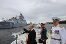 Tổng thống Putin ký học thuyết hải quân mới, xem Mỹ-NATO là đối thủ chính