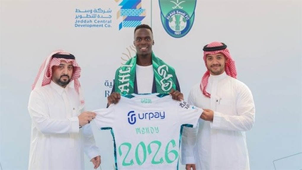 Thủ môn hay nhất thế giới theo chân Ronaldo đến Saudi Arabia chơi bóng - 1 Thủ môn hay nhất thế giới theo chân Ronaldo đến Saudi Arabia chơi bóng - 1