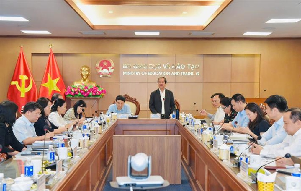 교육부 장관: 국립대학에 유치원을 두는 건 어때요? - 2 Bộ trưởng GDĐT: Trong Đại học Quốc gia có trường mầm non, tại sao không? - 2