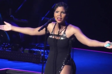 Toni Braxton da diết với "Unbreak My Heart"