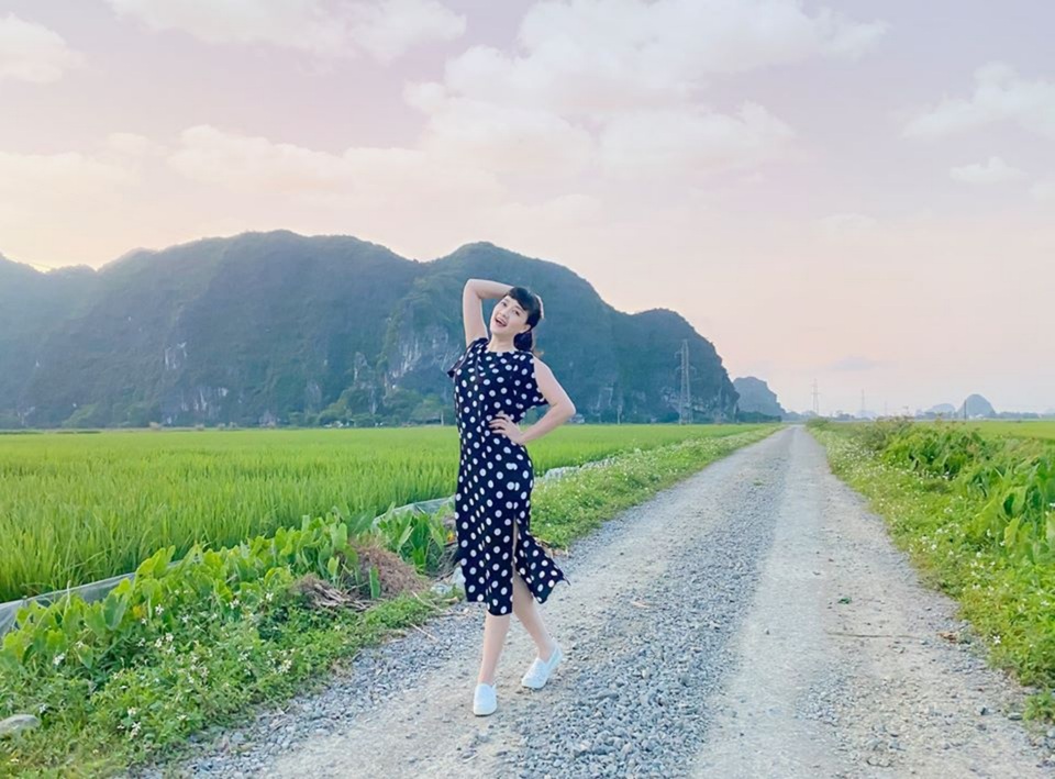 Vân Dung hiếm hoi khoe dáng với áo tắm, trẻ trung như gái 20 - 7 Vân Dung hiếm hoi khoe dáng với áo tắm, trẻ trung như gái 20 - 7