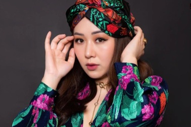 Hoa hậu Ngô Phương Lan rạng rỡ với phong cách vintage