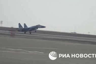 Chiến đấu cơ tháp tùng ông Putin đến Trung Đông