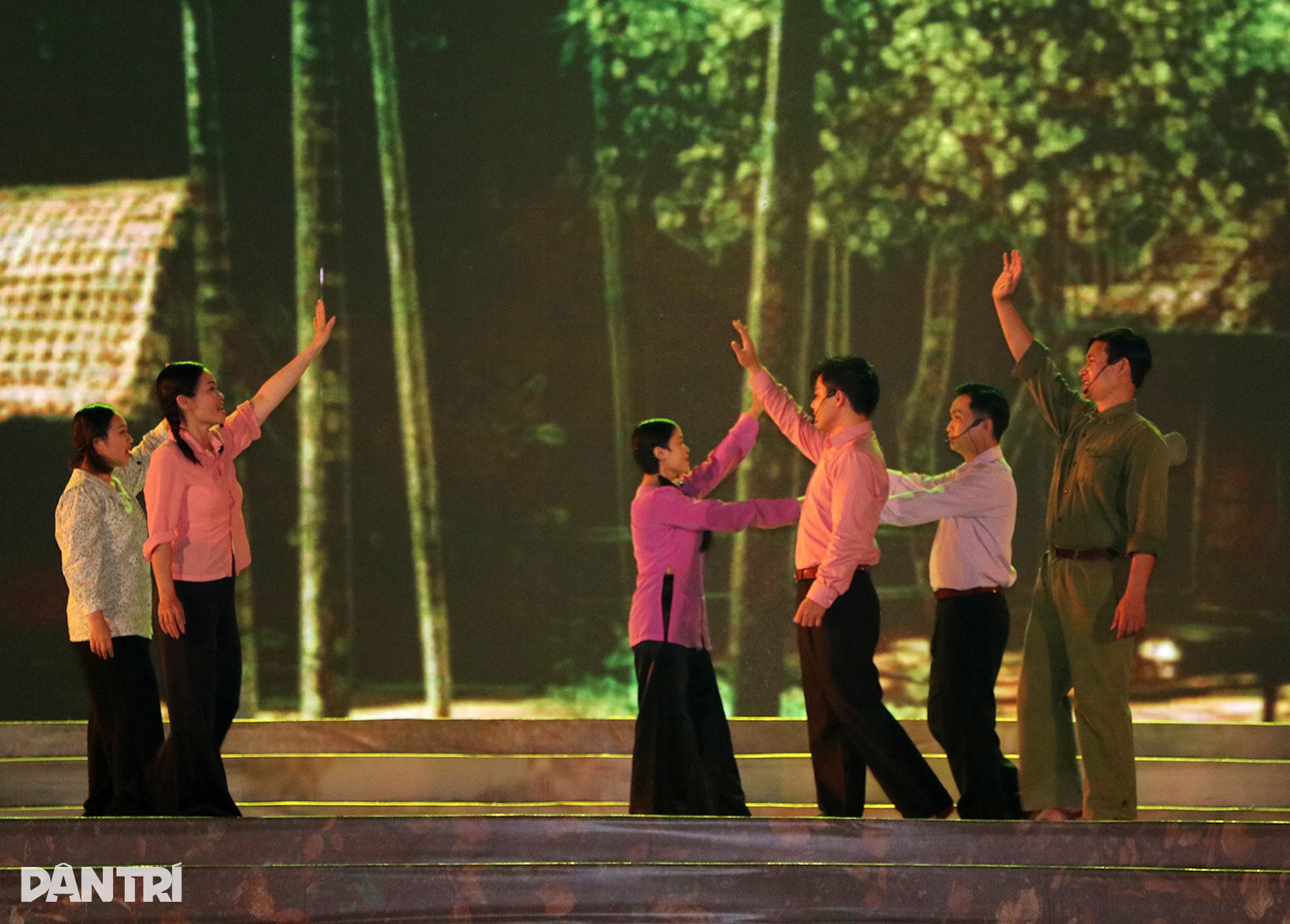 Bình minh thao thức - vở kịch xúc động về những người làm nên huyền thoại - 5