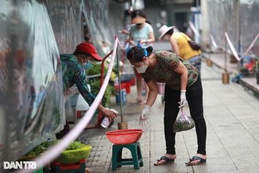 Tiểu thương là F0, Hà Nội khẩn tìm người đến chợ Kim Liên
