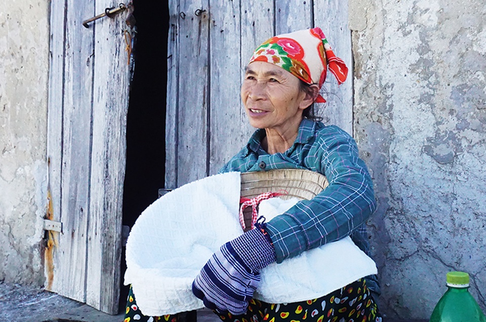 Muối trắng lấp lánh giữa nắng hè mà diêm dân tính ... bỏ nghề - 7 Muối trắng lấp lánh giữa nắng hè mà diêm dân tính ... bỏ nghề - 7