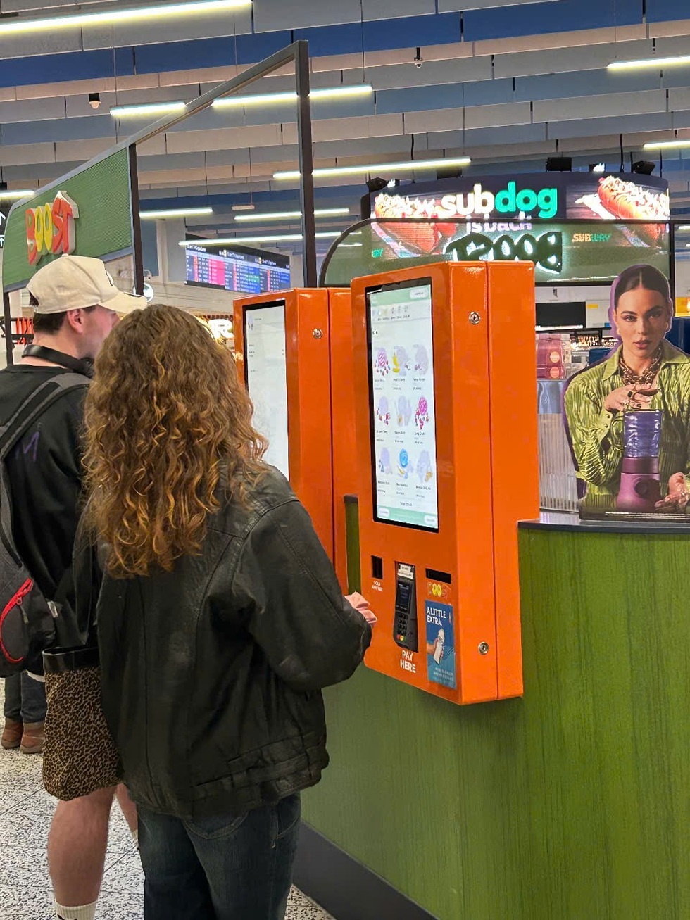 Tranh cãi chiếc cân kém sang ở sân bay - 4 Tranh cãi chiếc cân kém sang ở sân bay - 4