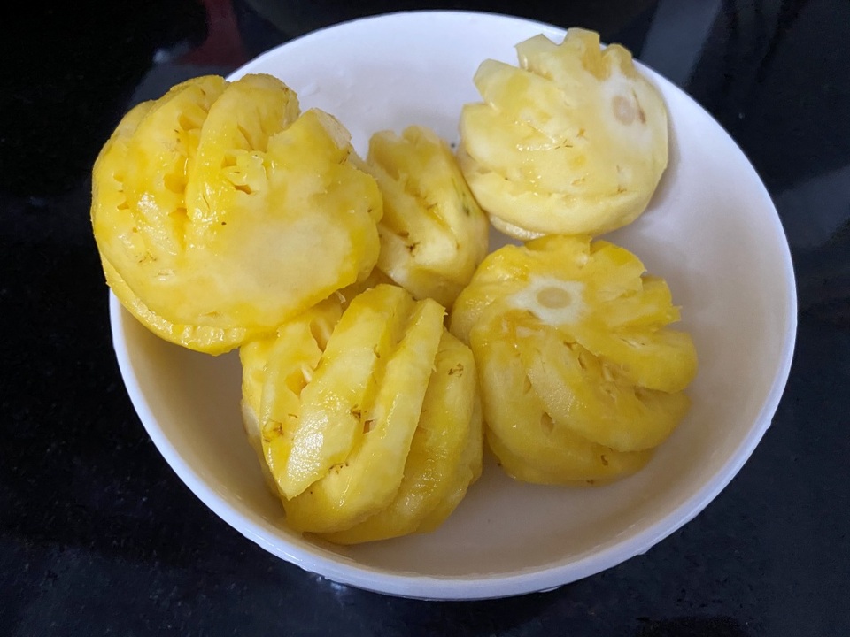 Thơm “tí hon, bé như quả trứng, ngày bán cả trăm cân - 4 Thơm “tí hon, bé như quả trứng, ngày bán cả trăm cân - 4