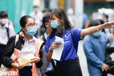 Phụ huynh kêu cứu, TPHCM bổ sung 10% chỉ tiêu vào lớp chuyên, trường chuyên