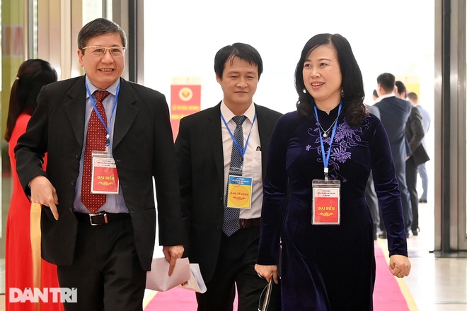 Tôn vinh những ông Bụt, bà Tiên giữa đời thường - 10 Tôn vinh những ông Bụt, bà Tiên giữa đời thường - 10