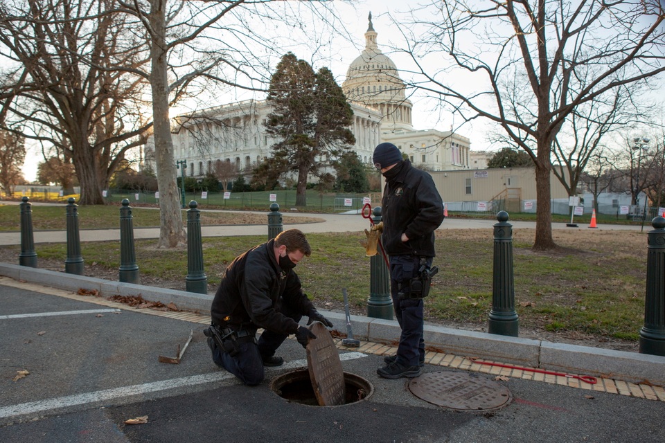 Hàng rào an ninh bảo vệ Washington sau vụ bạo loạn chấn động - 5 Hàng rào an ninh bảo vệ Washington sau vụ bạo loạn chấn động - 5