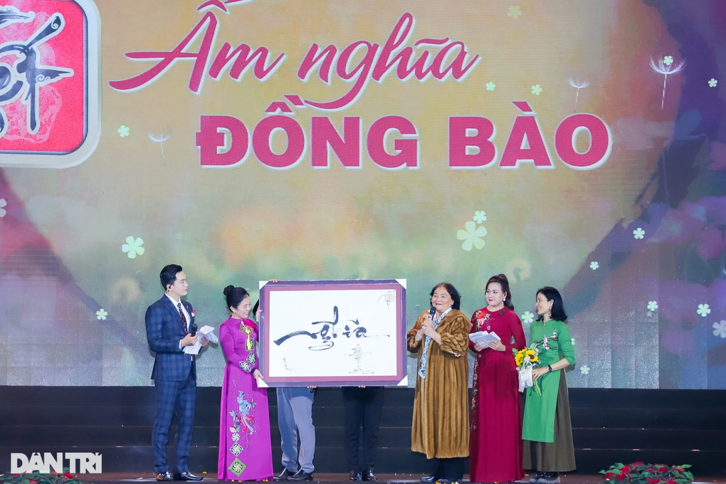 Hơn 130 tỷ đồng lo Tết cho người nghèo - 4 Hơn 130 tỷ đồng lo Tết cho người nghèo - 4
