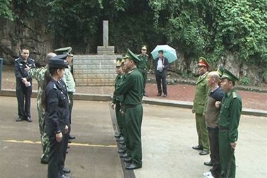 Trao trả đối tượng truy nã cho Công an Trung Quốc