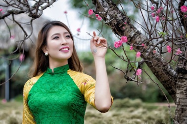 Hoa khôi Hà Giang khoe sắc rạng rỡ đầu Xuân trong tà áo dài