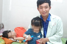 Cứu sống hai cháu bé thoát khỏi tay "hà bá"