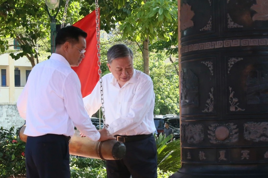Tổng Bí thư Tô Lâm dâng hương tại đền thờ Bác Hồ ở Quảng Bình - 1 Tổng Bí thư Tô Lâm dâng hương tại đền thờ Bác Hồ ở Quảng Bình - 1