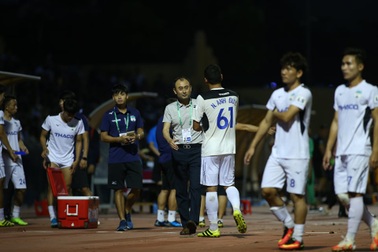 Anh Đức mờ nhạt, HLV HA Gia Lai vẫn khen ngợi