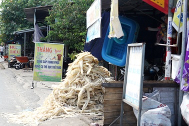 Nắng nóng như thiêu như đốt, hàng quán nước giải khát “cháy hàng”