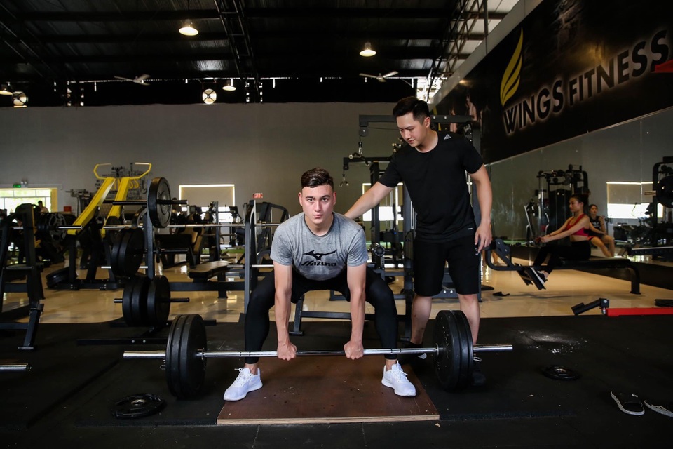 Cặp đôi Văn Lâm - Yến Xuân mê tập gym, vóc dáng đẹp từng centimet - 8 Cặp đôi Văn Lâm - Yến Xuân mê tập gym, vóc dáng đẹp từng centimet - 8