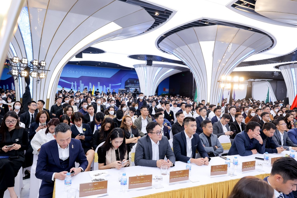 Hơn 800 chuyên viên kinh doanh dự sự kiện đào tạo dự án Masteri West Heights - 1 Hơn 800 chuyên viên kinh doanh dự sự kiện đào tạo dự án Masteri West Heights - 1