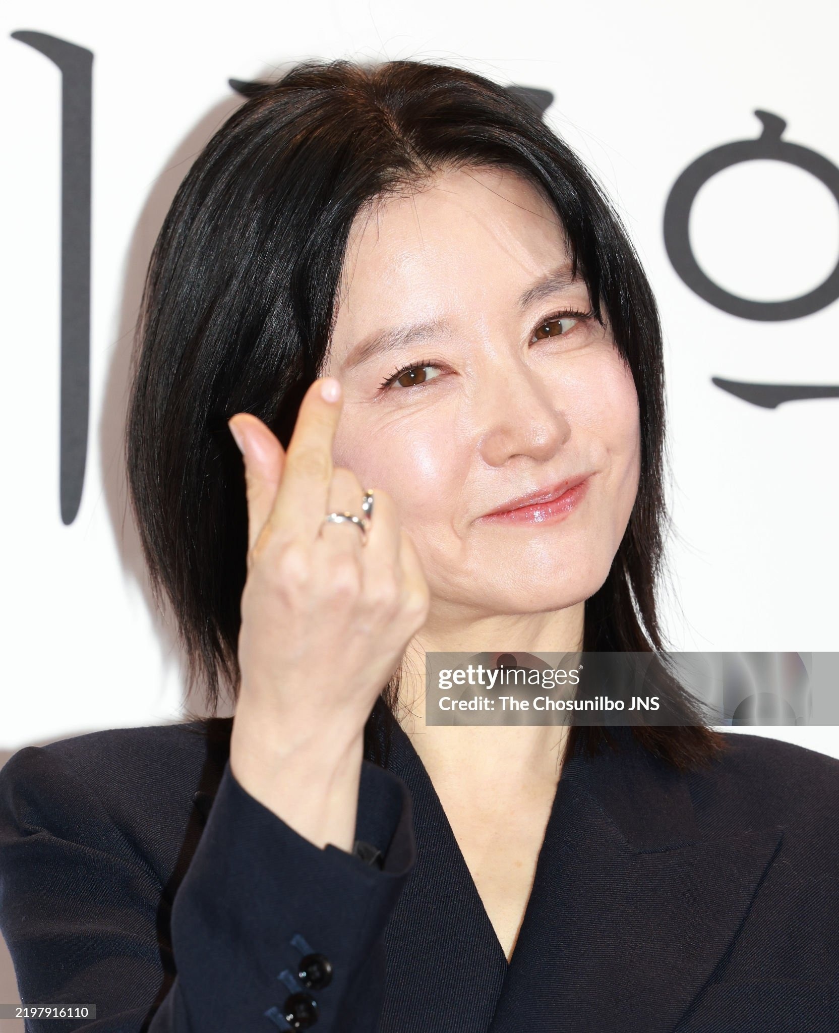 Quốc bảo nhan sắc Hàn Quốc Lee Young Ae tự tin khoe nếp nhăn ở tuổi 54 - 3 Quốc bảo nhan sắc Hàn Quốc Lee Young Ae tự tin khoe nếp nhăn ở tuổi 54 - 3
