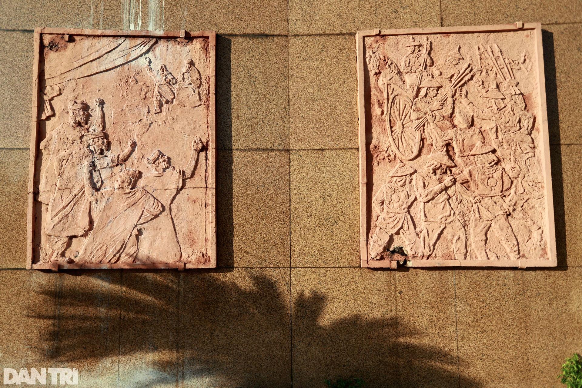 Cận cảnh khu tượng đài Trần Hưng Đạo xuống cấp sắp được thay áo mới - 9 Cận cảnh khu tượng đài Trần Hưng Đạo xuống cấp sắp được thay áo mới - 9