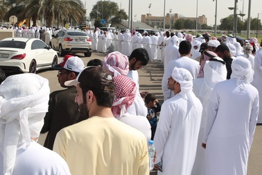 Hoàng tử UAE vung tiền mua hết vé, ngăn không cho CĐV Qatar vào sân