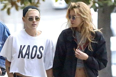 Kristen Stewart hạnh phúc bên người tình đồng tính