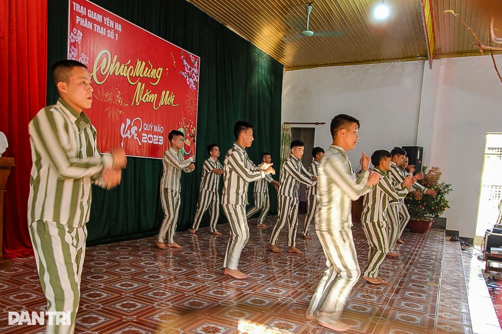 Tết về sau cánh cổng Trại giam Yên Hạ - 1 Tết về sau cánh cổng Trại giam Yên Hạ - 1