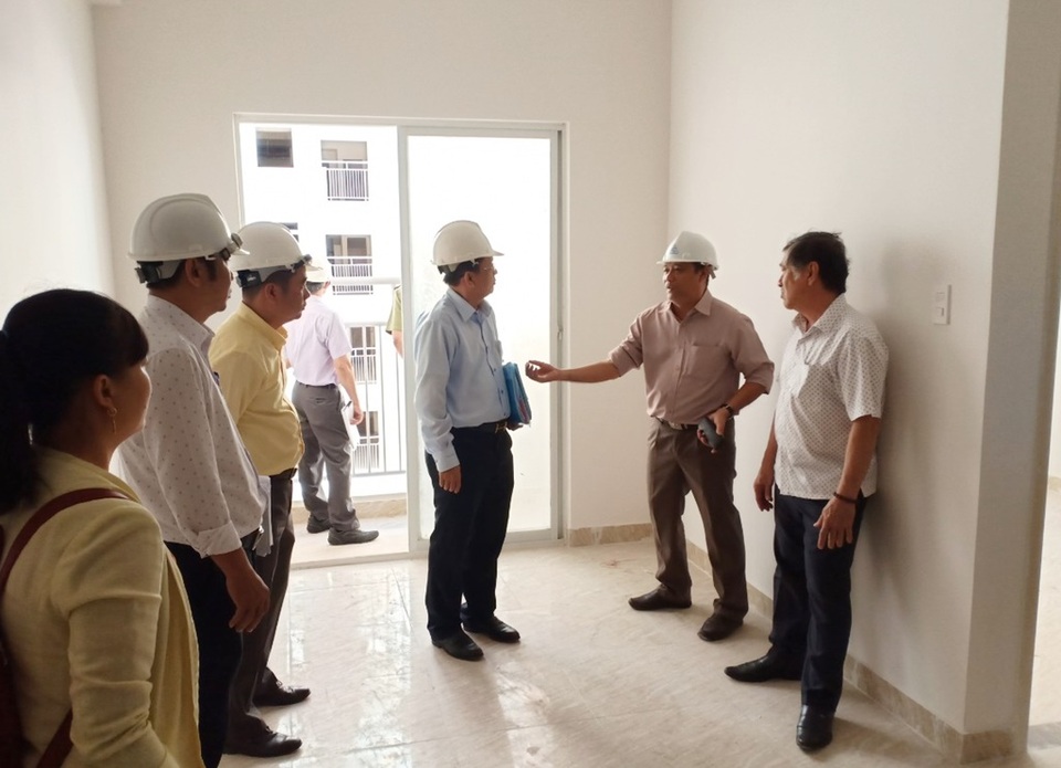 Phó Chủ tịch Khánh Hòa thị sát dự án Hoàng Quân Nha Trang sau nhiều lần cư dân đòi nhà - 2 Phó Chủ tịch Khánh Hòa thị sát dự án Hoàng Quân Nha Trang sau nhiều lần cư dân đòi nhà - 2