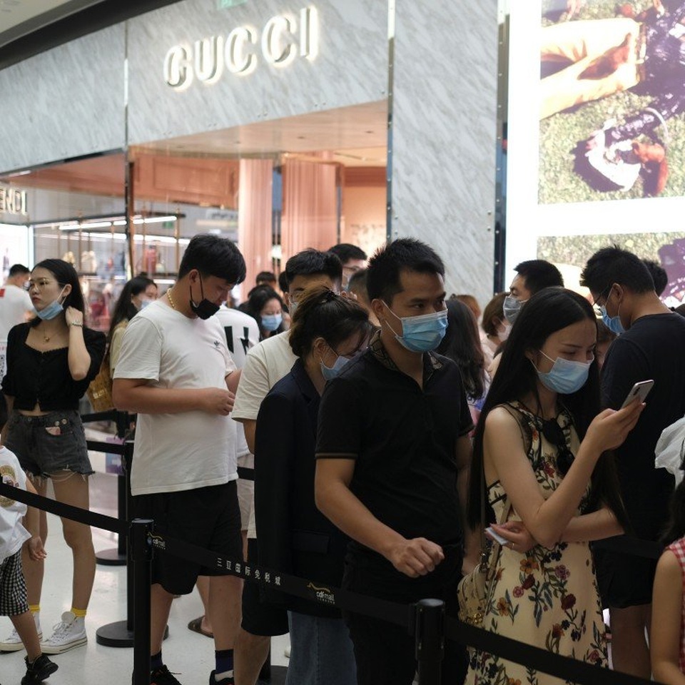 Dân châu Âu thắt chặt, hàng hiệu xa xỉ đua nhau mở rộng tại Trung Quốc - 1 Dân châu Âu thắt chặt, hàng hiệu xa xỉ đua nhau mở rộng tại Trung Quốc - 1