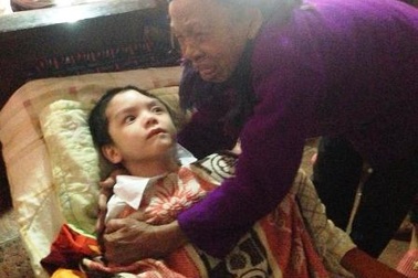 Bi đát cảnh con bị tai nạn nằm liệt giường, mẹ u gan giai đoạn cuối