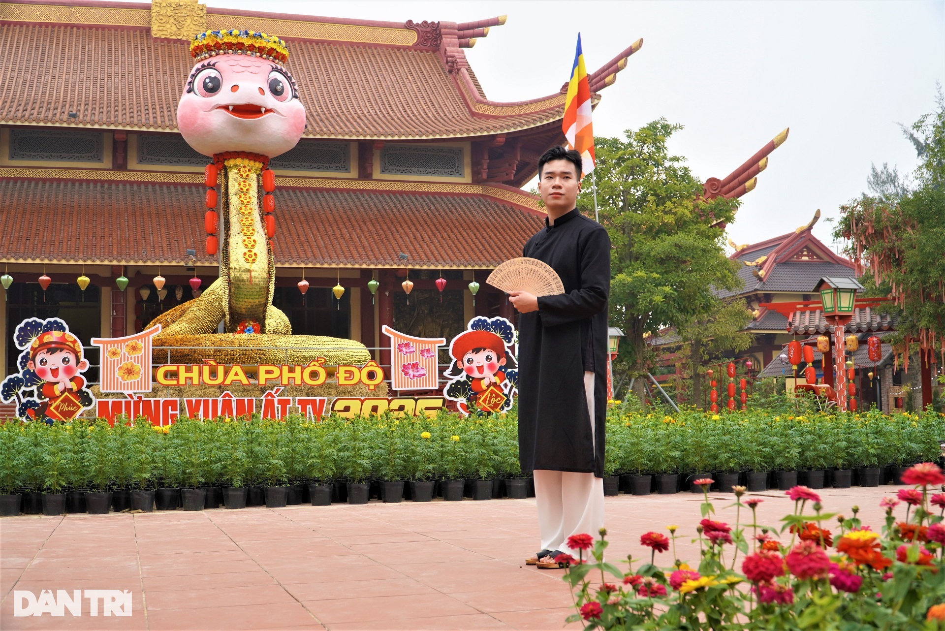 Linh vật rắn siêu dễ thương, đầu đội vòng nguyệt quế trình làng - 9 Linh vật rắn siêu dễ thương, đầu đội vòng nguyệt quế trình làng - 9
