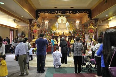 Người Việt ở bang Texas đi lễ chùa ngày đầu năm mới