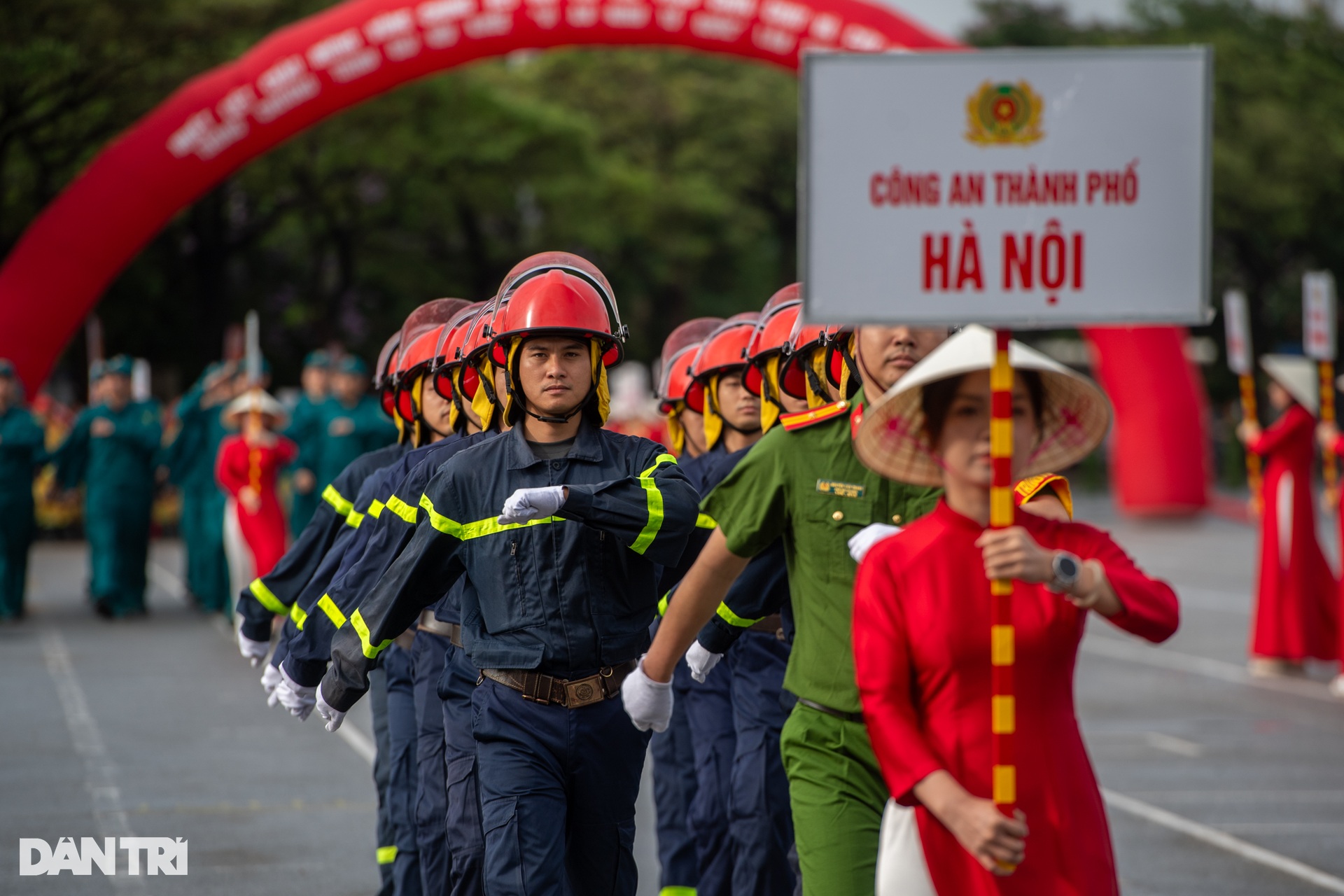 Hình ảnh ấn tượng các màn trình diễn tại hội thi phòng cháy chữa cháy - 2 Hình ảnh ấn tượng các màn trình diễn tại hội thi phòng cháy chữa cháy - 2