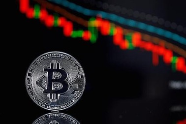 Bitcoin rớt giá thảm, xuống dưới 7.000 USD