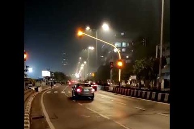 Phong cách đèn giao thông độc-lạ ở Mumbai (Ấn Độ)