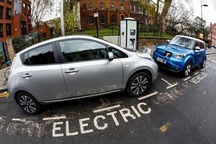 Anh: Mua xe chạy điện sẽ được tặng tiền