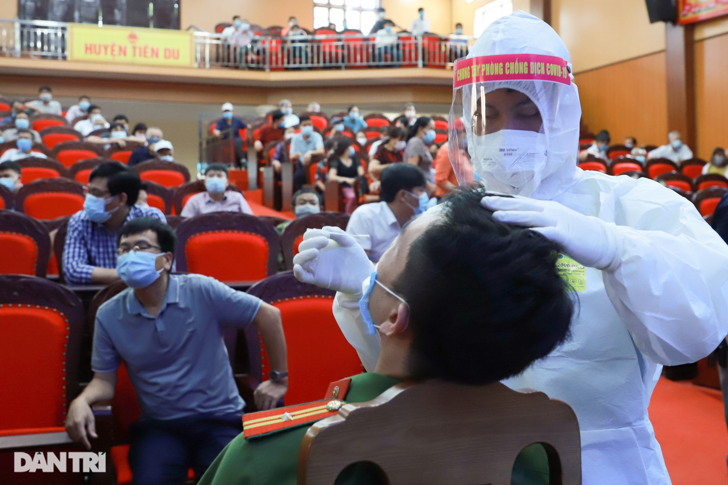 Xét nghiệm Covid-19 cho 4.000 cán bộ phục vụ công tác bầu cử ở Bắc Ninh - 12 Xét nghiệm Covid-19 cho 4.000 cán bộ phục vụ công tác bầu cử ở Bắc Ninh - 12