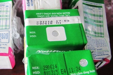 Khen thưởng trẻ mầm non bằng... sữa hết hạn