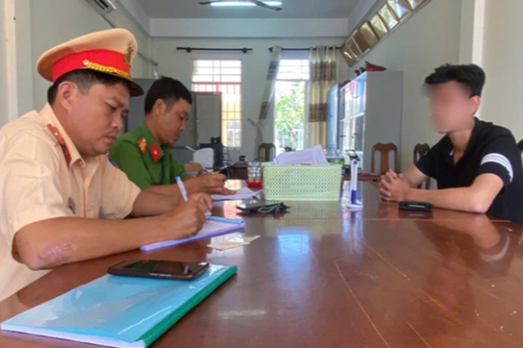 Điều khiển xe máy vào cao tốc Cà Mau - Cần Thơ để đi thăm bạn - 1
