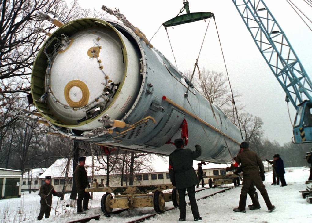 Quá trình Ukraine từ bỏ kho vũ khí hạt nhân thứ 3 thế giới - 1 Quá trình Ukraine từ bỏ kho vũ khí hạt nhân thứ 3 thế giới - 1