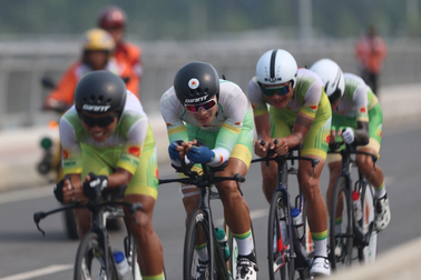 Giải xe đạp xuyên Việt: Áo trắng đổi chủ