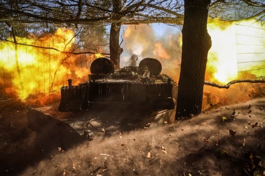 Ukraine tăng tốc dựng thành lũy, chặn hỏa lực công phá của Nga