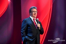 Ferrari bất ngờ rơi vào cảnh "rắn mất đầu"